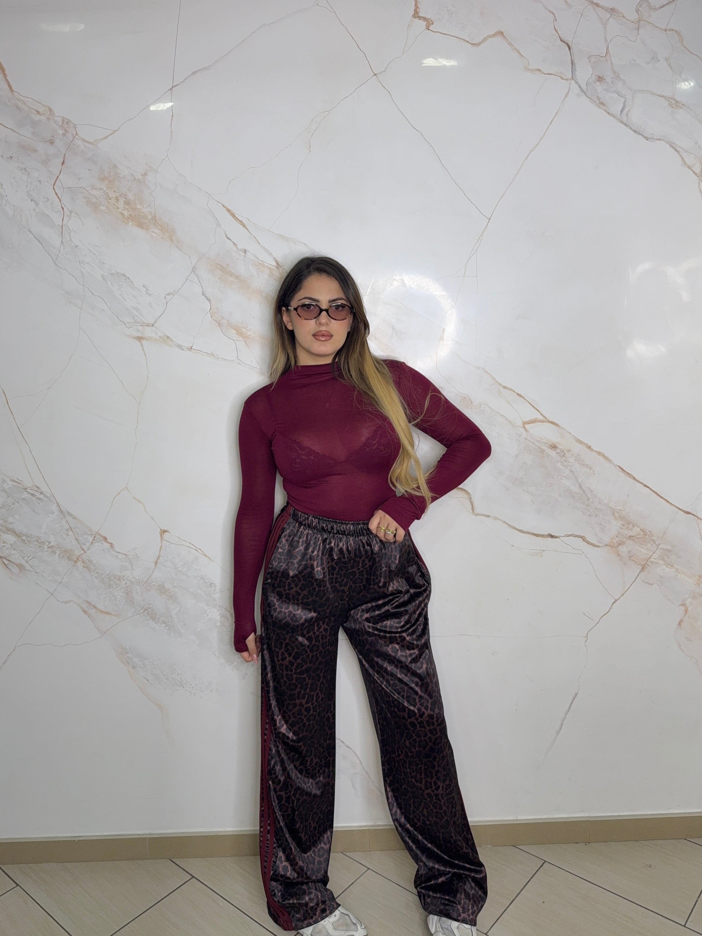 Semivelata con guantino